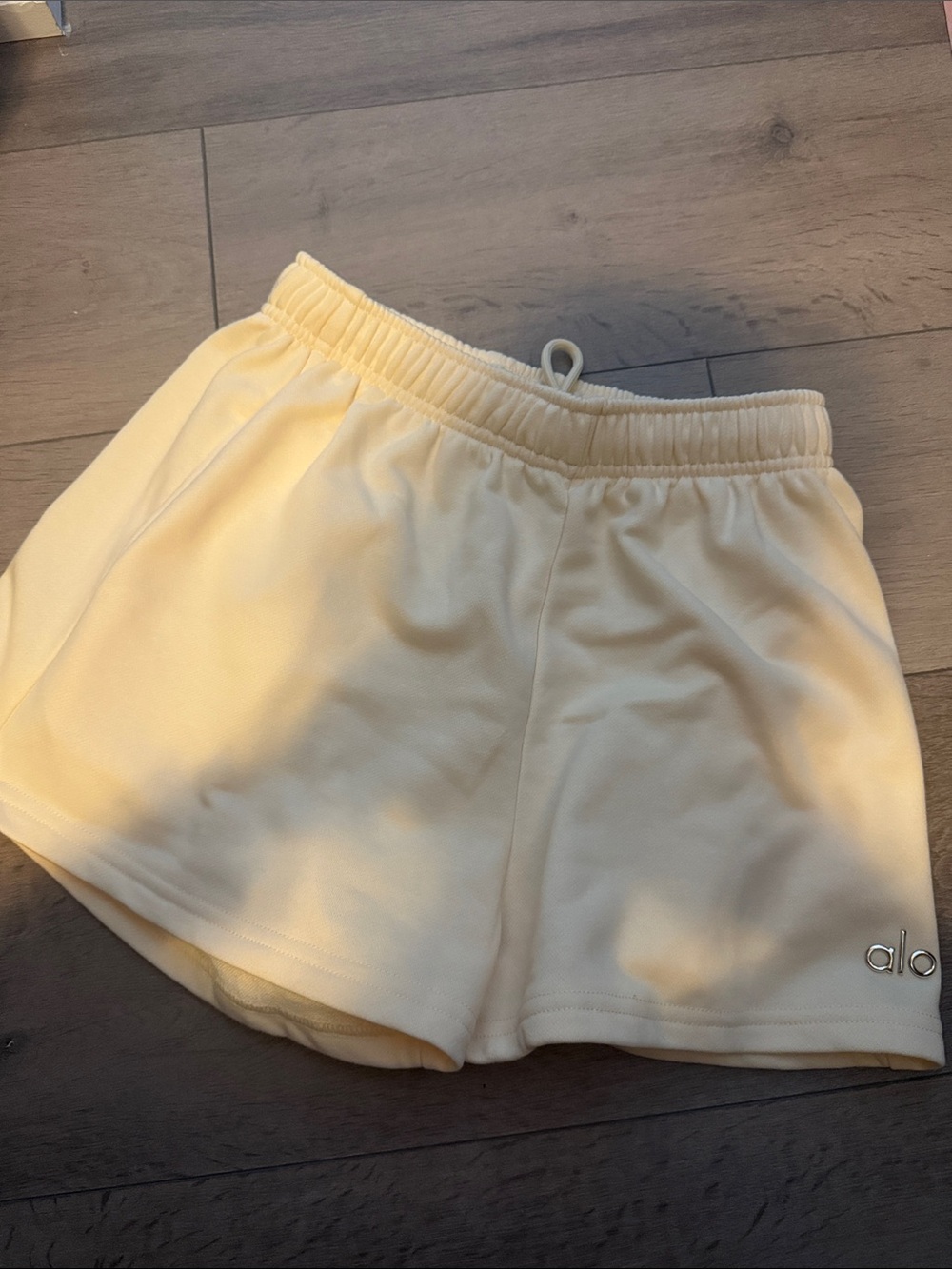 ALO Yoga High-Waist Cream Athletic Shorts